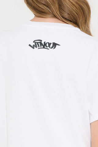 T-Shirt Over Logo Tag   bianco